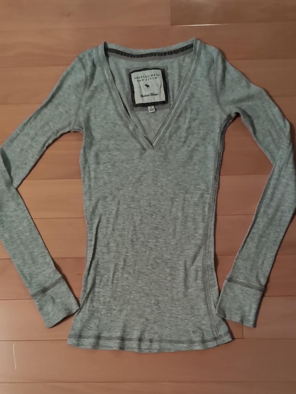 Abercrombie & Fitch Light Heather Gray V-Neck Long Sleeve Top